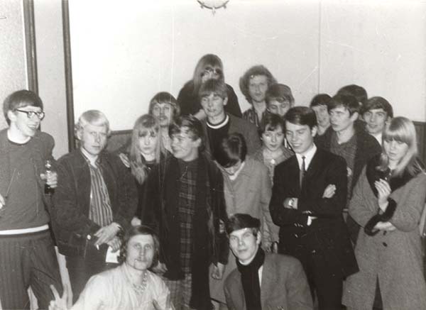 Les Corbeaux und The Petards